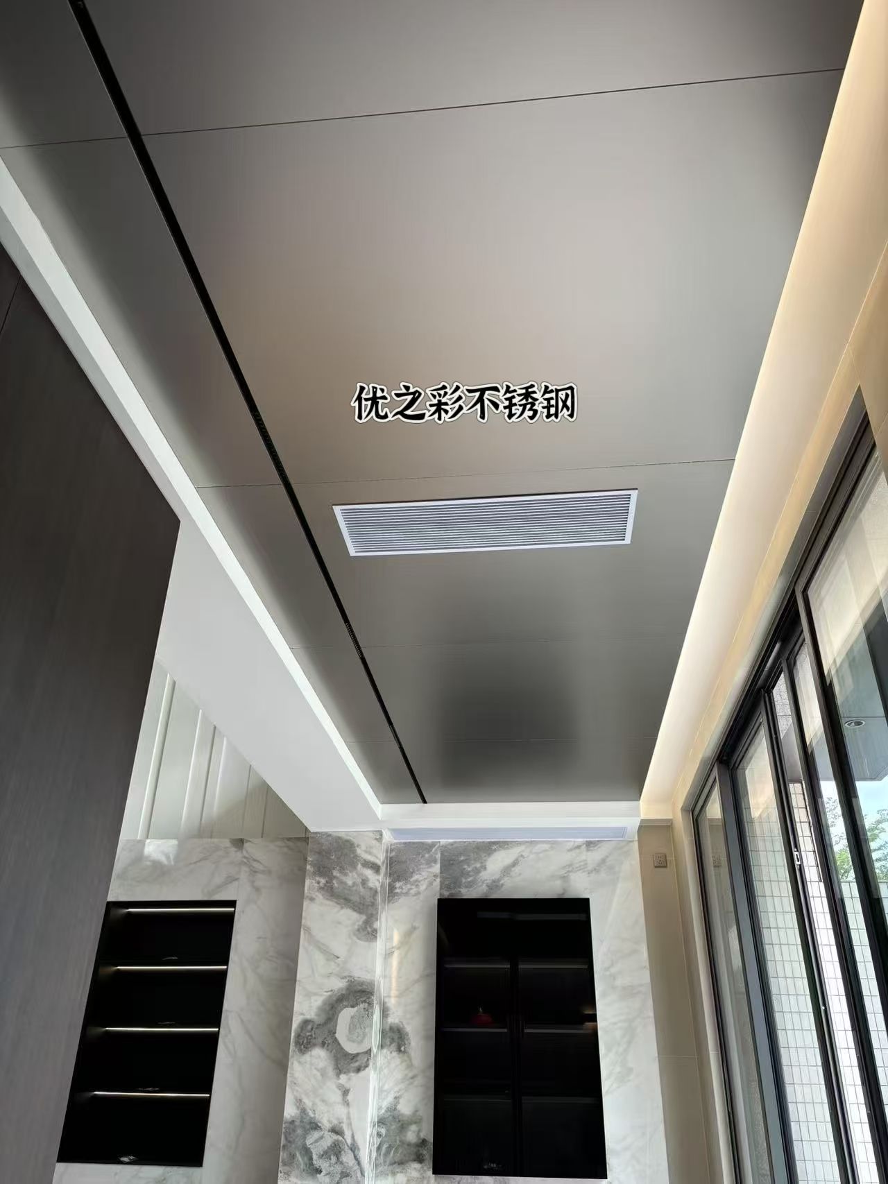 陽臺吊頂終極之選！不銹鋼蜂窩板三強對決：鏡面、蘋果砂、水波紋，誰是你的菜？